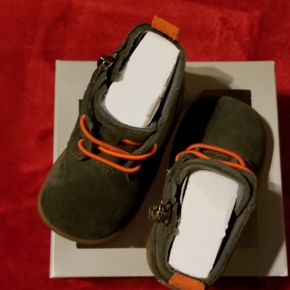 UGG Boots - Picture 2 of 5